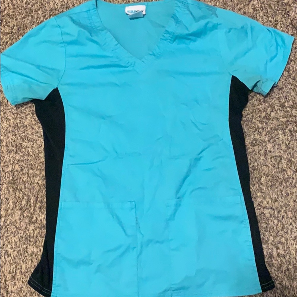 Scrub top bundle - Picture 2 of 3